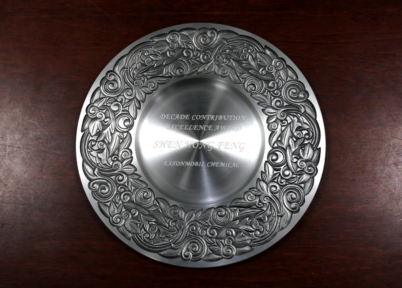 明日控股員工沈紅鋒榮獲?？松梨?ldquo;十年卓越貢獻(xiàn)獎(jiǎng)&rdquo;