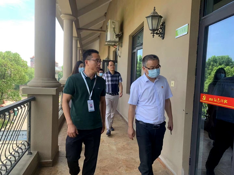 湖州市委組織部、建設(shè)局領(lǐng)導(dǎo)到紫竹山莊調(diào)研&ldquo;紅色物業(yè)&rdquo;