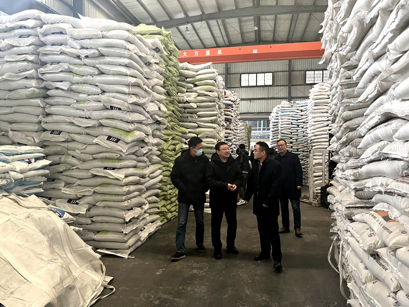 省發(fā)改委、省供銷社領(lǐng)導(dǎo)赴惠多利檢查化肥儲(chǔ)備工作