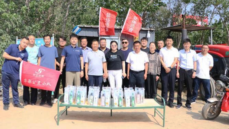 濟(jì)寧華都黨員公益服務(wù)隊(duì)開展&ldquo;情系駐村 夏送清涼&rdquo;高溫慰問活動(dòng)