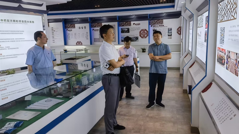 省供銷社現(xiàn)場驗收杭白菊全產業(yè)鏈建設項目