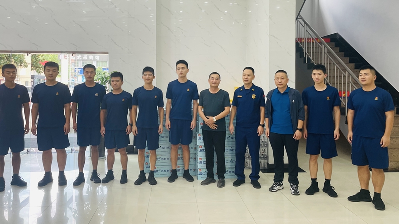 浦江農批市場聯(lián)合當?shù)毓╀N社開展&ldquo;八一&rdquo;慰問活動